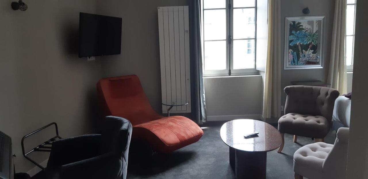 Logis Hotel Le Grand Cerf Ernée Dış mekan fotoğraf