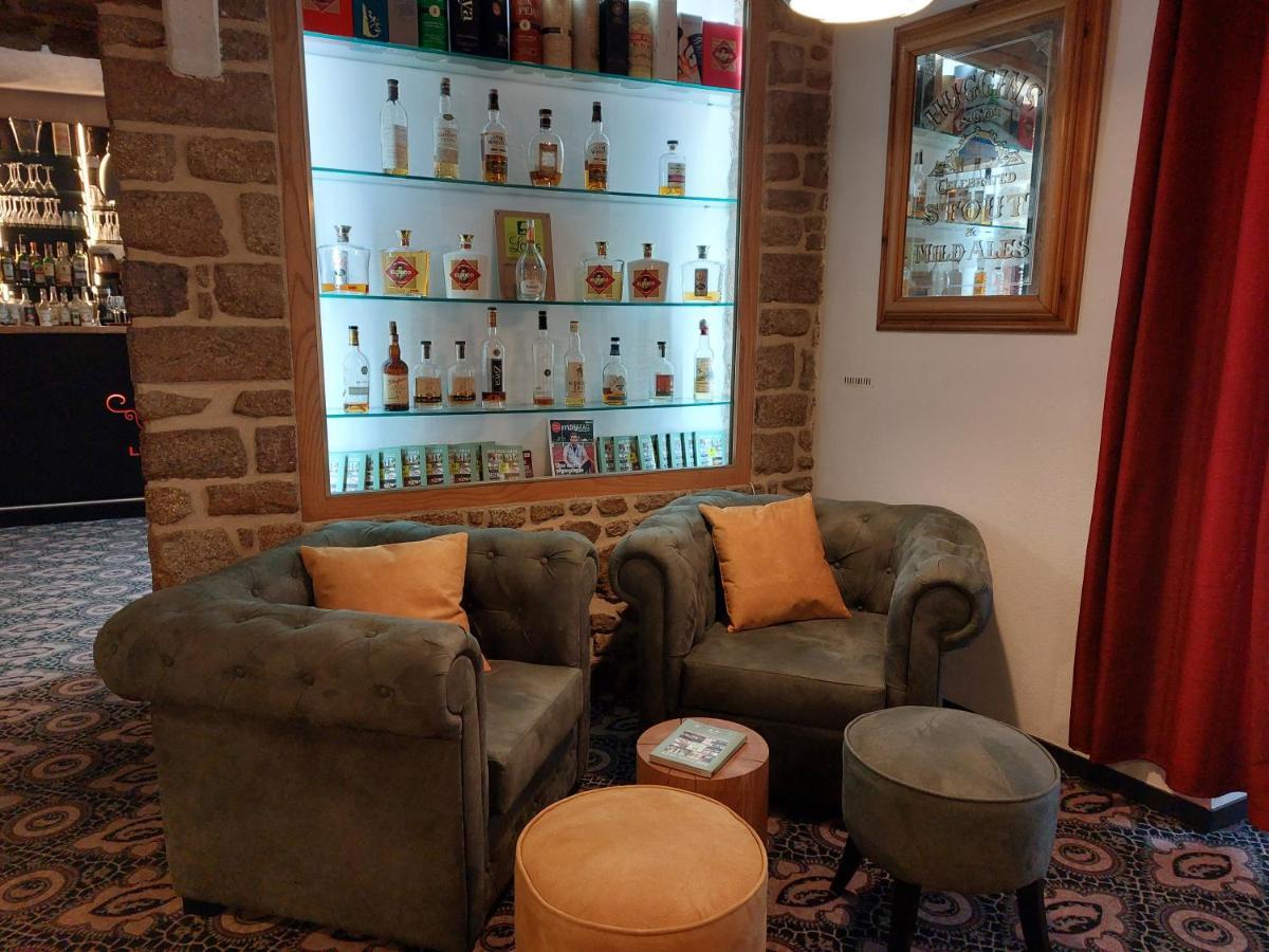 Logis Hotel Le Grand Cerf Ernée Dış mekan fotoğraf