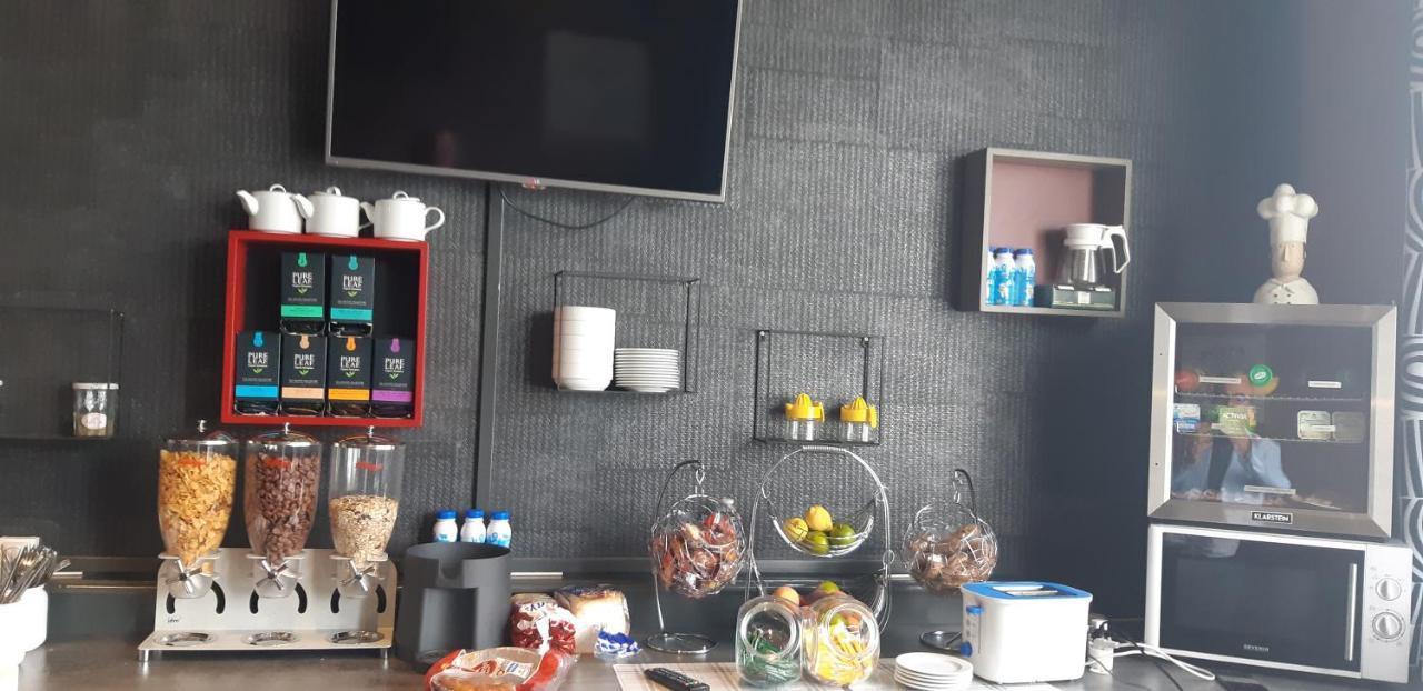 Logis Hotel Le Grand Cerf Ernée Dış mekan fotoğraf