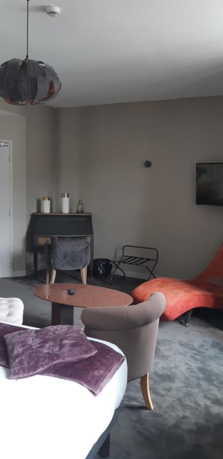 Logis Hotel Le Grand Cerf Ernée Dış mekan fotoğraf