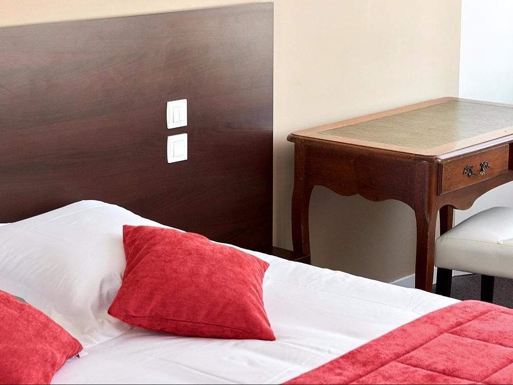 Logis Hotel Le Grand Cerf Ernée Dış mekan fotoğraf