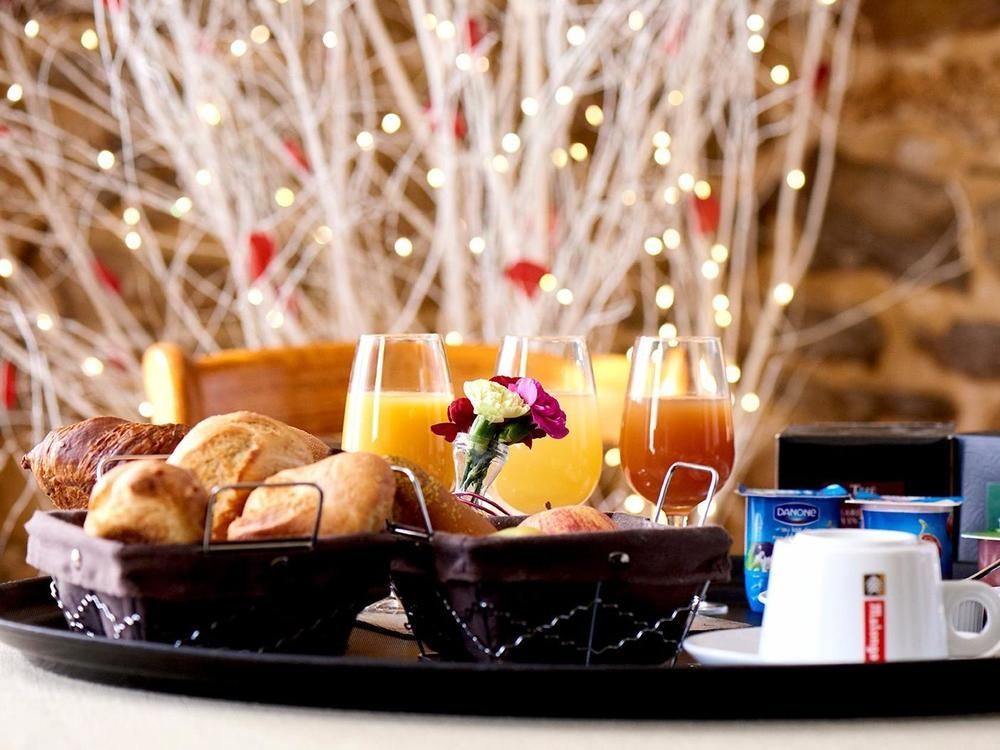 Logis Hotel Le Grand Cerf Ernée Dış mekan fotoğraf